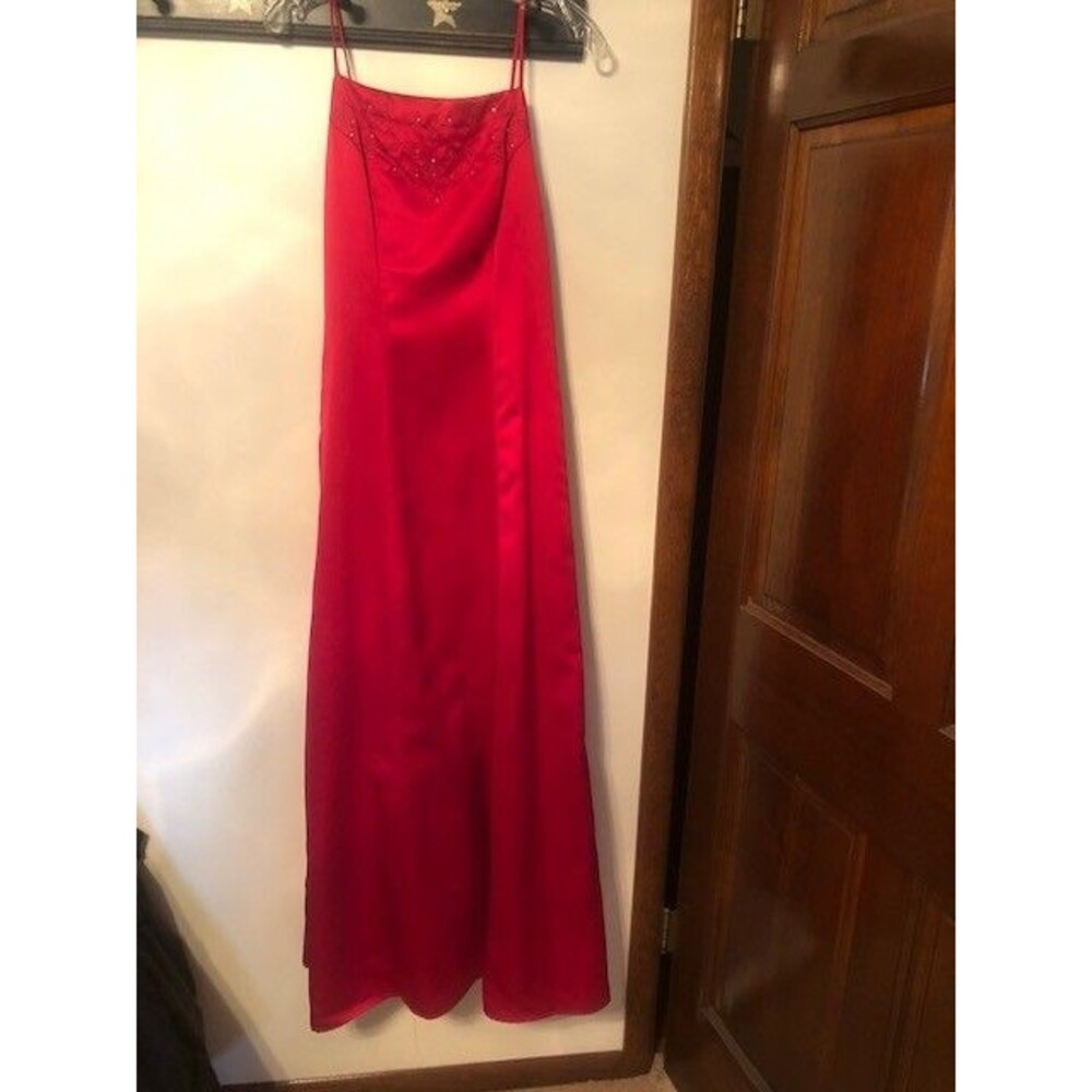 Red  A Fortiori Cute Prom Formal Dress Embellished Bodice Back Button detailed